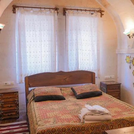 Kismet Cave House Han 4*